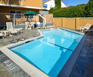 Comfort Inn Castro Valley - Lounge in our pool